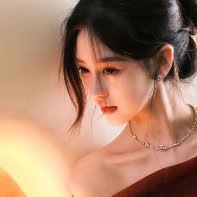 红衣小女孩